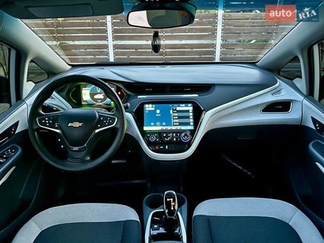 Белый Шевроле Bolt EV, объемом двигателя 0 л и пробегом 40 тыс. км за 15250 $, фото 89 на Automoto.ua