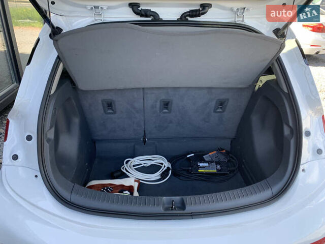 Белый Шевроле Bolt EV, объемом двигателя 0 л и пробегом 131 тыс. км за 13200 $, фото 11 на Automoto.ua