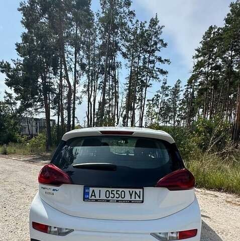 Белый Шевроле Bolt EV, объемом двигателя 0 л и пробегом 89 тыс. км за 22000 $, фото 1 на Automoto.ua