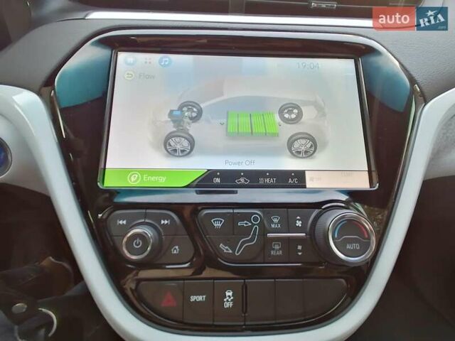 Белый Шевроле Bolt EV, объемом двигателя 0 л и пробегом 39 тыс. км за 16000 $, фото 16 на Automoto.ua