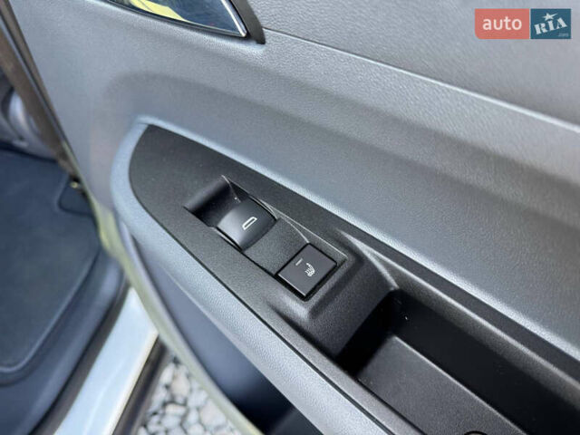 Белый Шевроле Bolt EV, объемом двигателя 0 л и пробегом 39 тыс. км за 16500 $, фото 52 на Automoto.ua