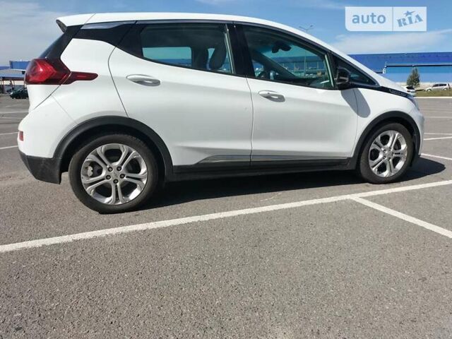 Белый Шевроле Bolt EV, объемом двигателя 0 л и пробегом 116 тыс. км за 17200 $, фото 5 на Automoto.ua