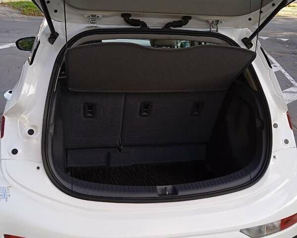 Белый Шевроле Bolt EV, объемом двигателя 0 л и пробегом 41 тыс. км за 16600 $, фото 11 на Automoto.ua