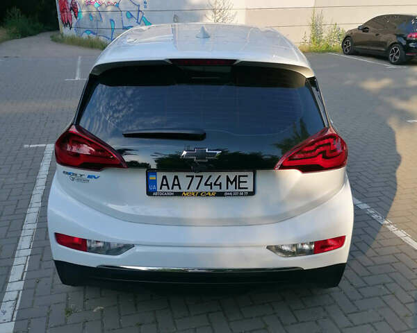 Белый Шевроле Bolt EV, объемом двигателя 0 л и пробегом 41 тыс. км за 16800 $, фото 7 на Automoto.ua