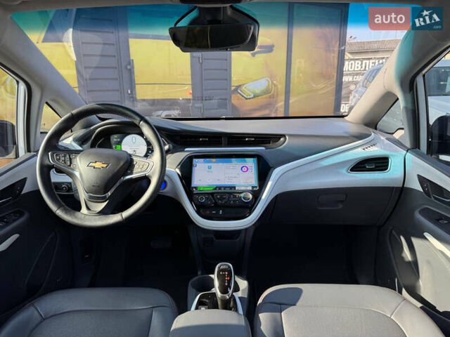 Белый Шевроле Bolt EV, объемом двигателя 0 л и пробегом 39 тыс. км за 16500 $, фото 45 на Automoto.ua