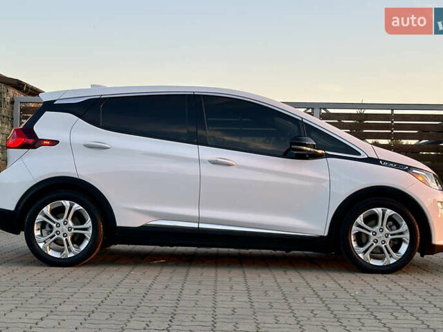 Белый Шевроле Bolt EV, объемом двигателя 0 л и пробегом 40 тыс. км за 15250 $, фото 2 на Automoto.ua