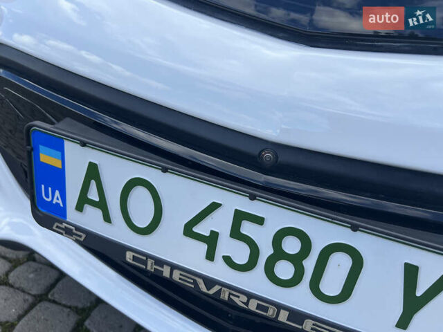Белый Шевроле Bolt EV, объемом двигателя 0 л и пробегом 100 тыс. км за 20300 $, фото 27 на Automoto.ua