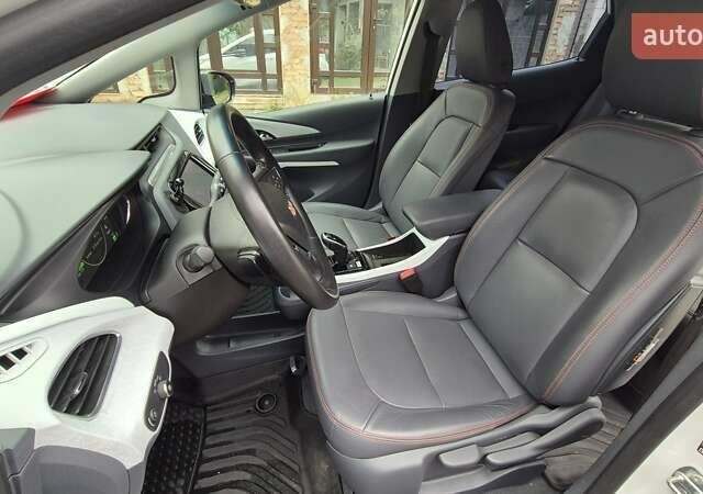 Белый Шевроле Bolt EV, объемом двигателя 0 л и пробегом 96 тыс. км за 17500 $, фото 15 на Automoto.ua