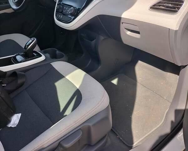 Белый Шевроле Bolt EV, объемом двигателя 0 л и пробегом 116 тыс. км за 17200 $, фото 6 на Automoto.ua