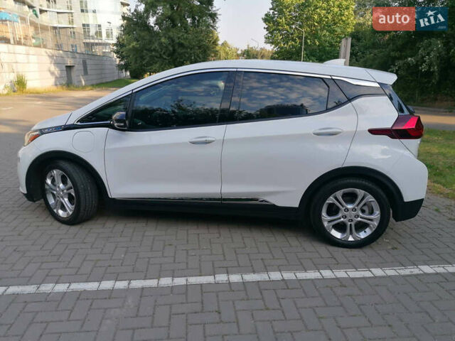 Белый Шевроле Bolt EV, объемом двигателя 0 л и пробегом 41 тыс. км за 16800 $, фото 5 на Automoto.ua