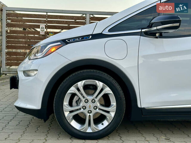 Белый Шевроле Bolt EV, объемом двигателя 0 л и пробегом 40 тыс. км за 15250 $, фото 27 на Automoto.ua