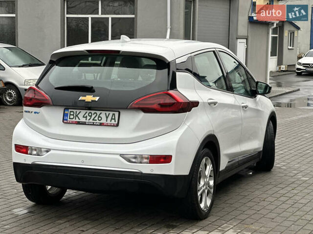 Белый Шевроле Bolt EV, объемом двигателя 0 л и пробегом 116 тыс. км за 16950 $, фото 5 на Automoto.ua