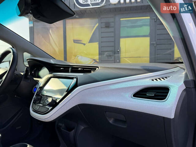 Белый Шевроле Bolt EV, объемом двигателя 0 л и пробегом 39 тыс. км за 16500 $, фото 42 на Automoto.ua