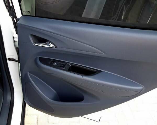 Білий Шевроле Bolt EV, об'ємом двигуна 0 л та пробігом 28 тис. км за 18800 $, фото 33 на Automoto.ua