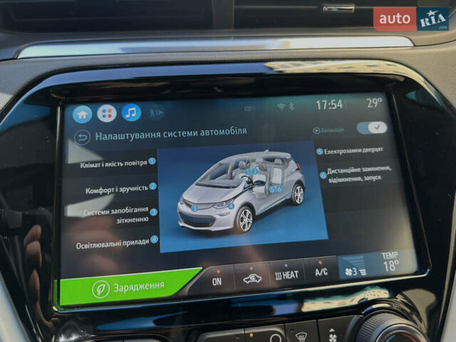 Белый Шевроле Bolt EV, объемом двигателя 0 л и пробегом 40 тыс. км за 15250 $, фото 90 на Automoto.ua