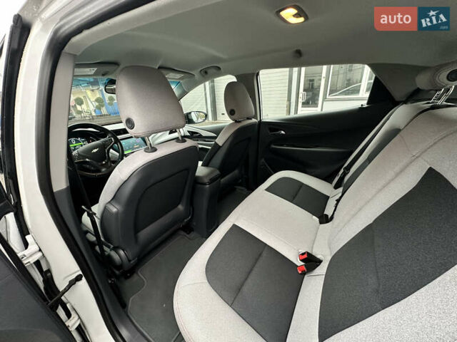 Белый Шевроле Bolt EV, объемом двигателя 0 л и пробегом 116 тыс. км за 16950 $, фото 23 на Automoto.ua