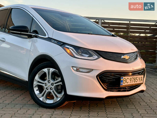Белый Шевроле Bolt EV, объемом двигателя 0 л и пробегом 40 тыс. км за 15250 $, фото 3 на Automoto.ua