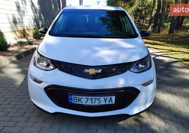 Белый Шевроле Bolt EV, объемом двигателя 0 л и пробегом 170 тыс. км за 14950 $, фото 9 на Automoto.ua