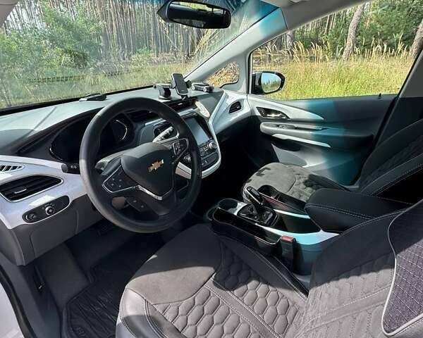 Белый Шевроле Bolt EV, объемом двигателя 0 л и пробегом 89 тыс. км за 22000 $, фото 7 на Automoto.ua
