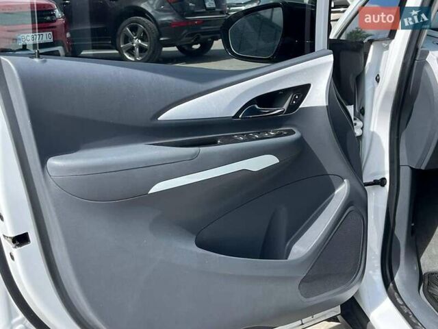Белый Шевроле Bolt EV, объемом двигателя 0 л и пробегом 132 тыс. км за 12800 $, фото 14 на Automoto.ua