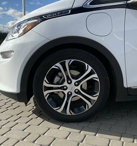 Белый Шевроле Bolt EV, объемом двигателя 0 л и пробегом 50 тыс. км за 24200 $, фото 12 на Automoto.ua