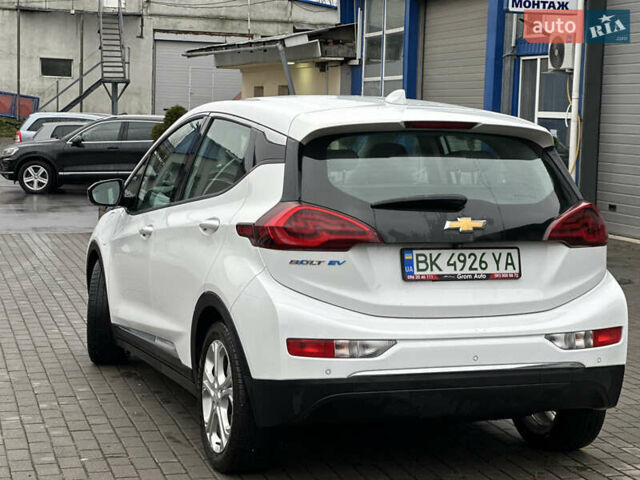 Белый Шевроле Bolt EV, объемом двигателя 0 л и пробегом 116 тыс. км за 16950 $, фото 1 на Automoto.ua