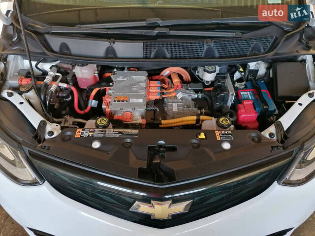 Белый Шевроле Bolt EV, объемом двигателя 0 л и пробегом 41 тыс. км за 16800 $, фото 4 на Automoto.ua