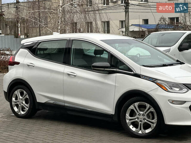 Белый Шевроле Bolt EV, объемом двигателя 0 л и пробегом 116 тыс. км за 16950 $, фото 4 на Automoto.ua