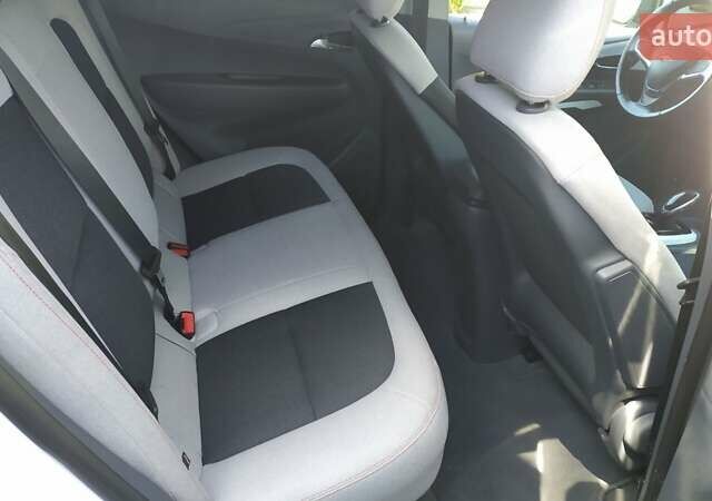 Белый Шевроле Bolt EV, объемом двигателя 0 л и пробегом 170 тыс. км за 14950 $, фото 15 на Automoto.ua