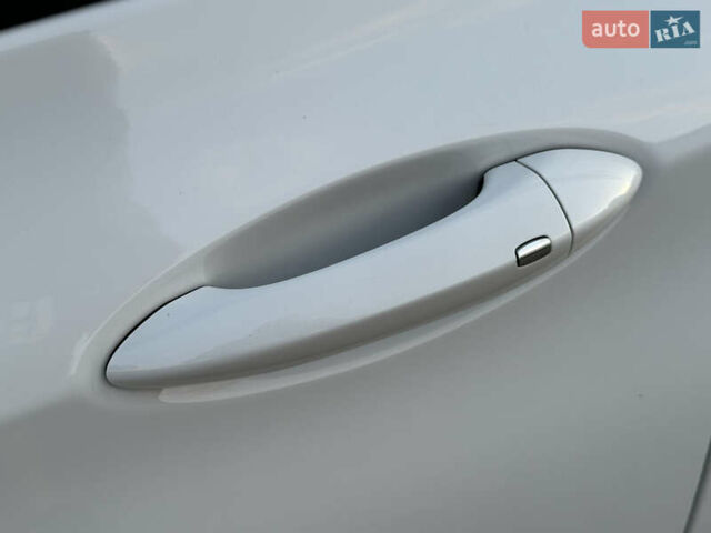 Белый Шевроле Bolt EV, объемом двигателя 0 л и пробегом 40 тыс. км за 15250 $, фото 32 на Automoto.ua