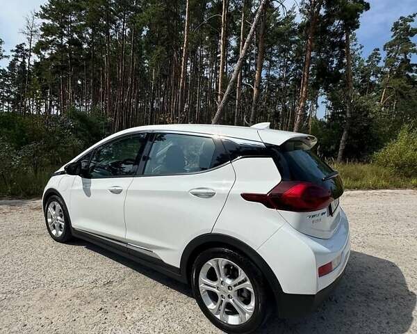 Белый Шевроле Bolt EV, объемом двигателя 0 л и пробегом 89 тыс. км за 22000 $, фото 4 на Automoto.ua