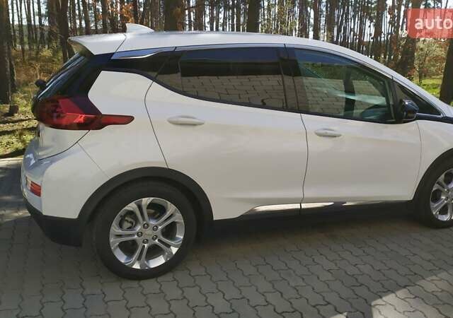 Белый Шевроле Bolt EV, объемом двигателя 0 л и пробегом 170 тыс. км за 14950 $, фото 1 на Automoto.ua
