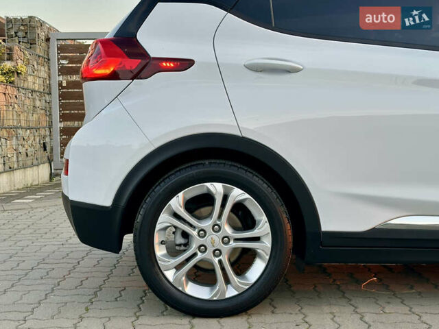Белый Шевроле Bolt EV, объемом двигателя 0 л и пробегом 40 тыс. км за 15250 $, фото 17 на Automoto.ua