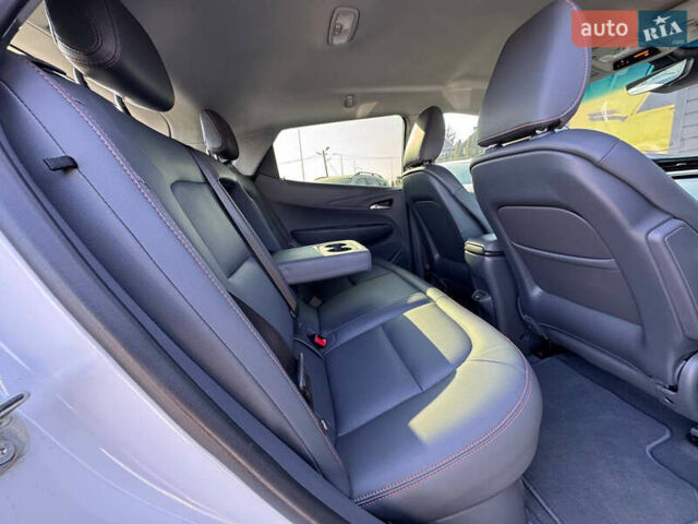 Белый Шевроле Bolt EV, объемом двигателя 0 л и пробегом 39 тыс. км за 16500 $, фото 49 на Automoto.ua