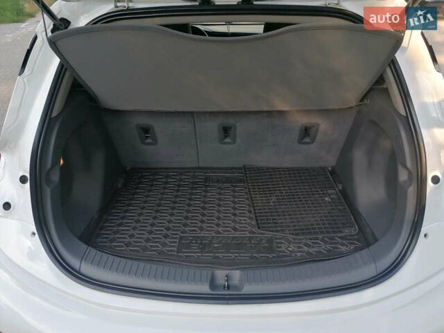 Белый Шевроле Bolt EV, объемом двигателя 0 л и пробегом 41 тыс. км за 16800 $, фото 23 на Automoto.ua