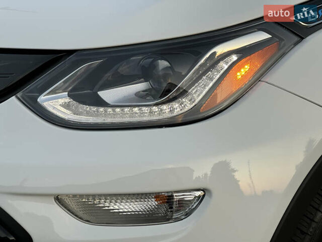 Белый Шевроле Bolt EV, объемом двигателя 0 л и пробегом 40 тыс. км за 15250 $, фото 30 на Automoto.ua