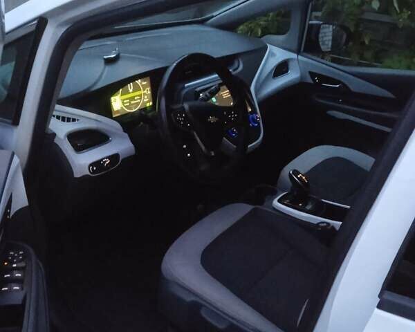 Белый Шевроле Bolt EV, объемом двигателя 0 л и пробегом 41 тыс. км за 16600 $, фото 9 на Automoto.ua