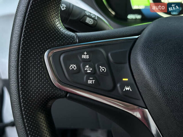 Белый Шевроле Bolt EV, объемом двигателя 0 л и пробегом 40 тыс. км за 15250 $, фото 54 на Automoto.ua