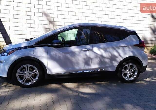 Белый Шевроле Bolt EV, объемом двигателя 0 л и пробегом 170 тыс. км за 14950 $, фото 8 на Automoto.ua