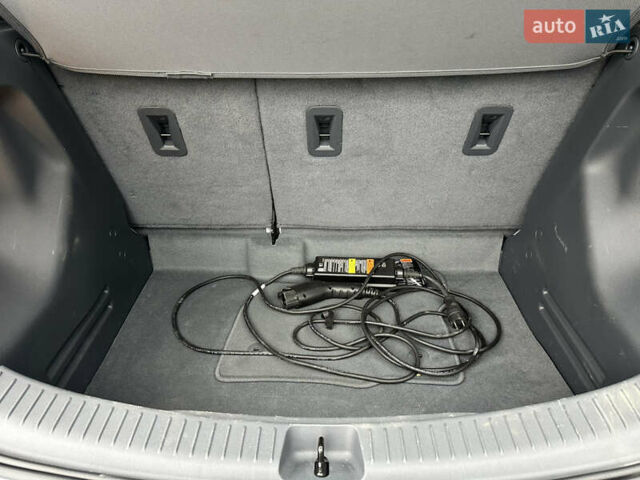Белый Шевроле Bolt EV, объемом двигателя 0 л и пробегом 116 тыс. км за 16950 $, фото 25 на Automoto.ua