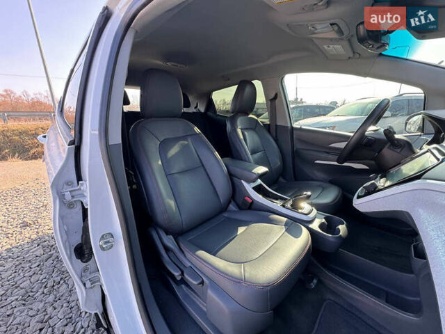 Белый Шевроле Bolt EV, объемом двигателя 0 л и пробегом 39 тыс. км за 16500 $, фото 37 на Automoto.ua