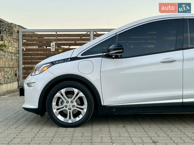 Белый Шевроле Bolt EV, объемом двигателя 0 л и пробегом 40 тыс. км за 15250 $, фото 23 на Automoto.ua