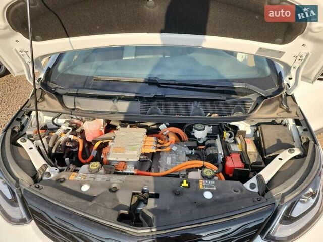 Белый Шевроле Bolt EV, объемом двигателя 0 л и пробегом 37 тыс. км за 3850 $, фото 10 на Automoto.ua