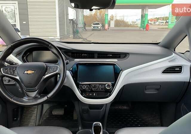 Белый Шевроле Bolt EV, объемом двигателя 0 л и пробегом 50 тыс. км за 24200 $, фото 22 на Automoto.ua