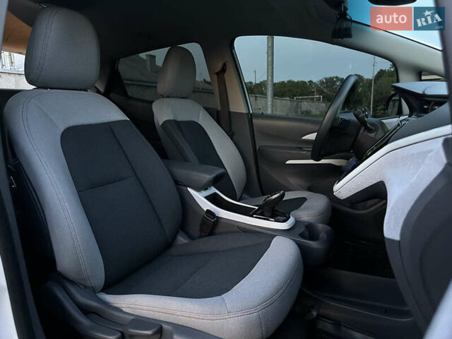 Белый Шевроле Bolt EV, объемом двигателя 0 л и пробегом 40 тыс. км за 15250 $, фото 80 на Automoto.ua