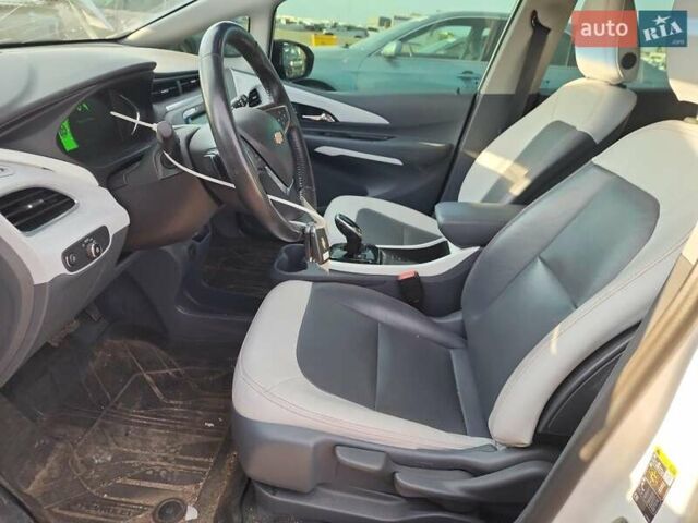Белый Шевроле Bolt EV, объемом двигателя 0 л и пробегом 37 тыс. км за 3850 $, фото 6 на Automoto.ua