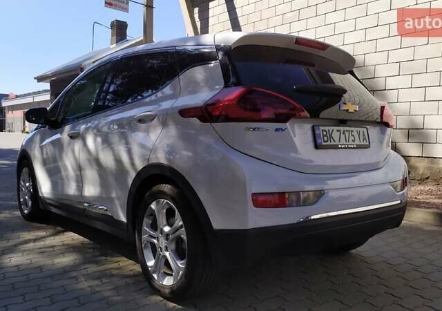 Белый Шевроле Bolt EV, объемом двигателя 0 л и пробегом 170 тыс. км за 14950 $, фото 4 на Automoto.ua
