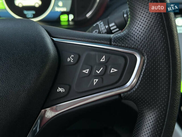 Белый Шевроле Bolt EV, объемом двигателя 0 л и пробегом 40 тыс. км за 15250 $, фото 55 на Automoto.ua