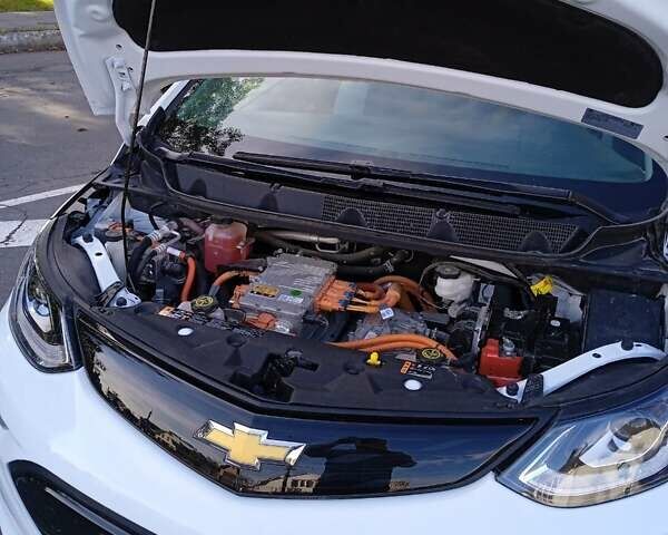 Белый Шевроле Bolt EV, объемом двигателя 0 л и пробегом 41 тыс. км за 16600 $, фото 13 на Automoto.ua