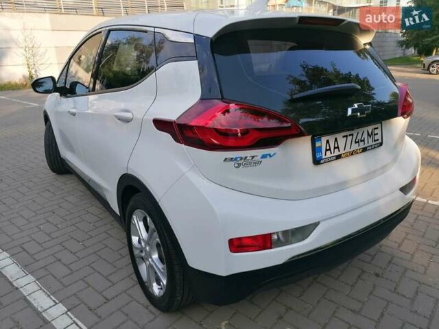 Белый Шевроле Bolt EV, объемом двигателя 0 л и пробегом 39 тыс. км за 16000 $, фото 5 на Automoto.ua